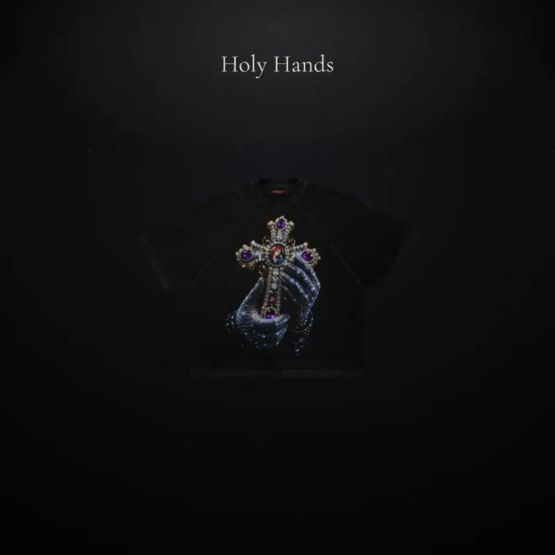 Remera Boxy Holy Hands